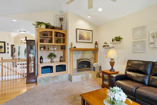 11818 Upper Circle Dr, Grass Valley, CA 95949