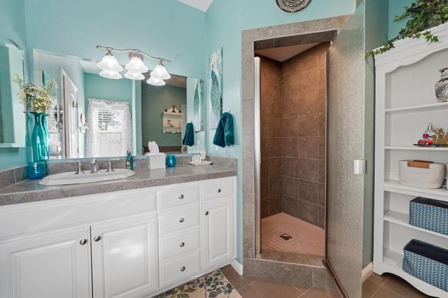 11818 Upper Circle Dr, Grass Valley, CA 95949