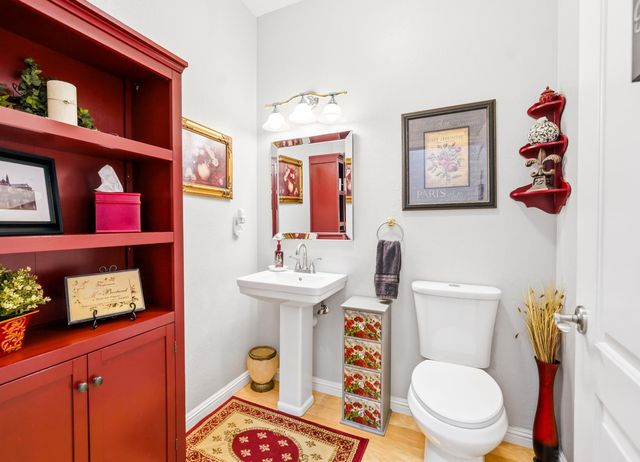 11818 Upper Circle Dr, Grass Valley, CA 95949