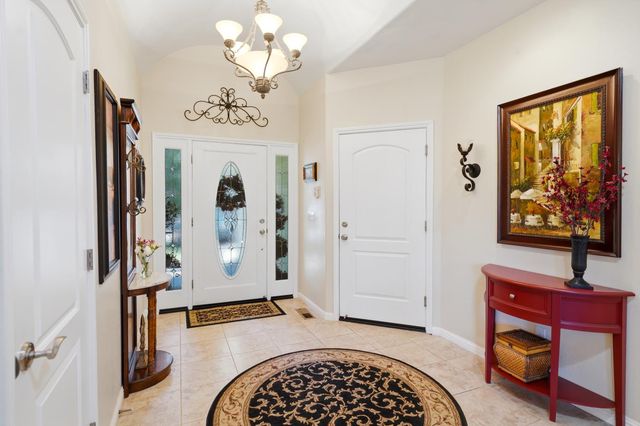 11818 Upper Circle Dr, Grass Valley, CA 95949