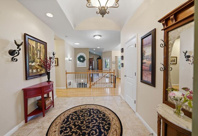 11818 Upper Circle Dr, Grass Valley, CA 95949