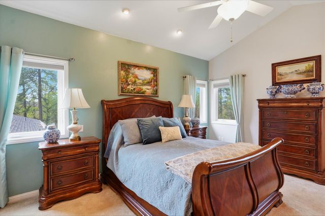 11818 Upper Circle Dr, Grass Valley, CA 95949