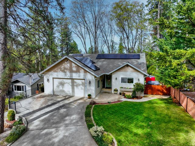 11818 Upper Circle Dr, Grass Valley, CA 95949