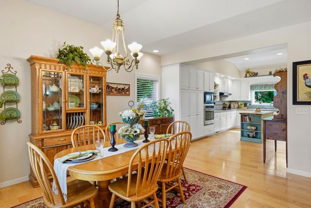 11818 Upper Circle Dr, Grass Valley, CA 95949