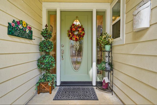 11818 Upper Circle Dr, Grass Valley, CA 95949