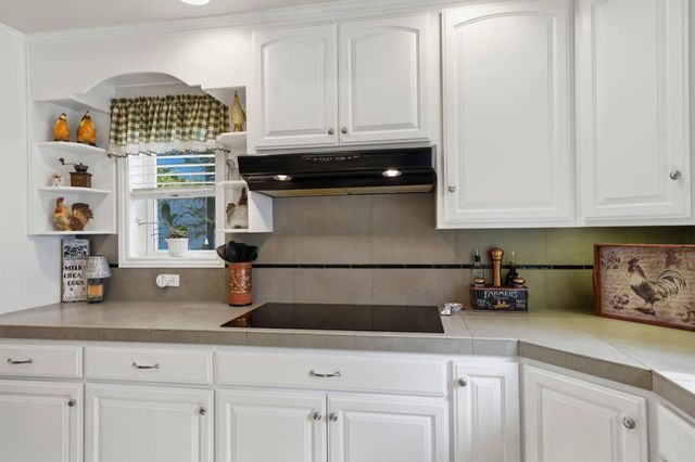 11818 Upper Circle Dr, Grass Valley, CA 95949