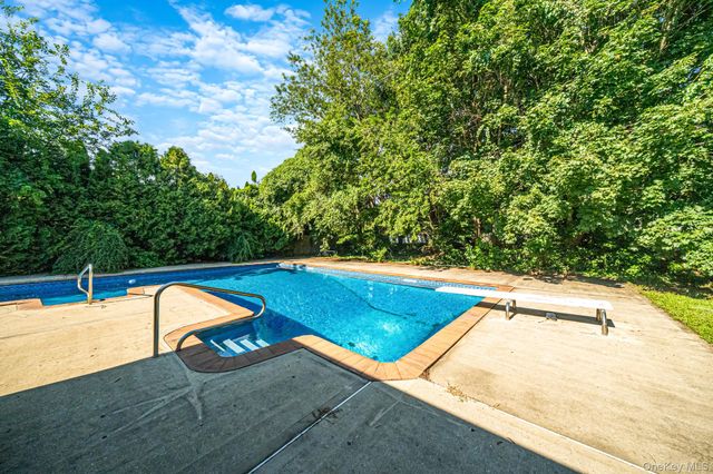 53 Miller Place Road, Miller Place, NY 11764