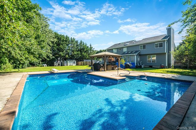 53 Miller Place Road, Miller Place, NY 11764