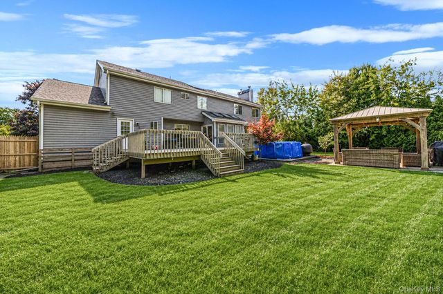 53 Miller Place Road, Miller Place, NY 11764