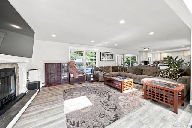 53 Miller Place Road, Miller Place, NY 11764