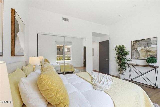 125 Hurlbut Street 205, Pasadena, CA 91105