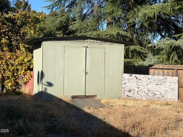 1025 Edwina Avenue, Central Point, OR 97502