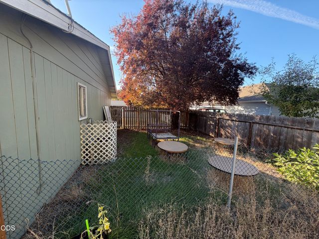 1025 Edwina Avenue, Central Point, OR 97502