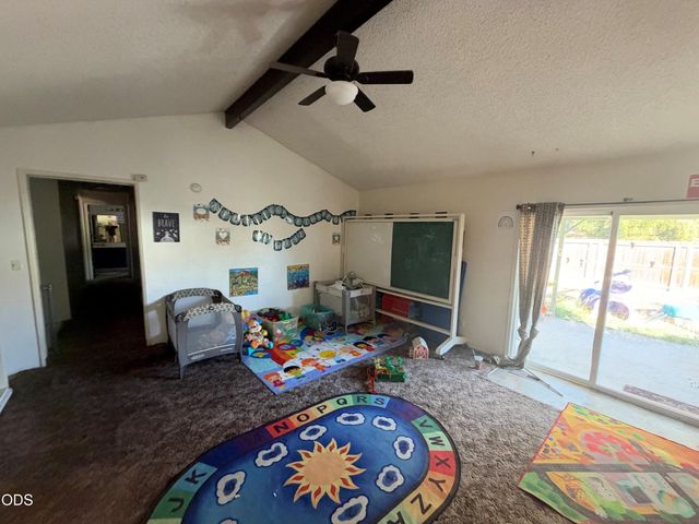 1025 Edwina Avenue, Central Point, OR 97502