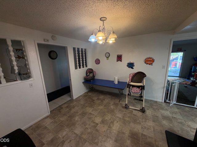 1025 Edwina Avenue, Central Point, OR 97502