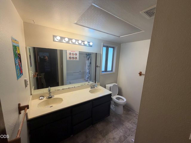 1025 Edwina Avenue, Central Point, OR 97502