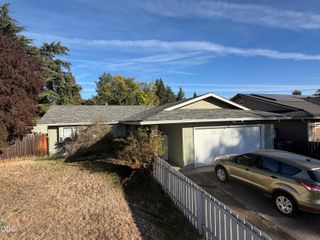 1025 Edwina Avenue, Central Point, OR 97502