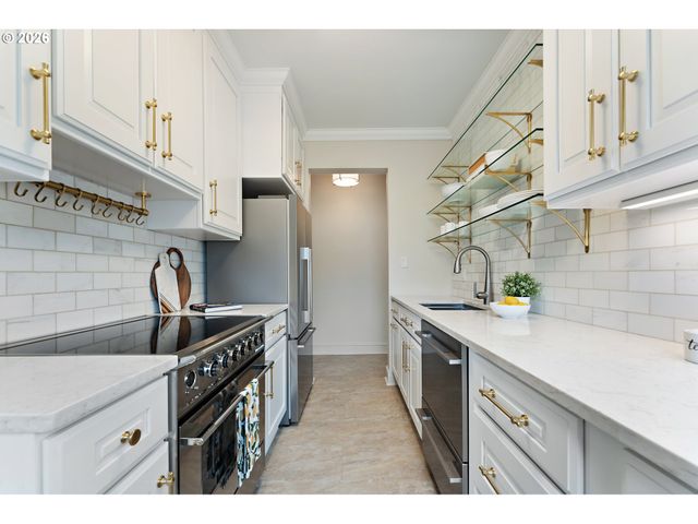 3707 Sw 52ND Pl 7, Portland, OR 97221