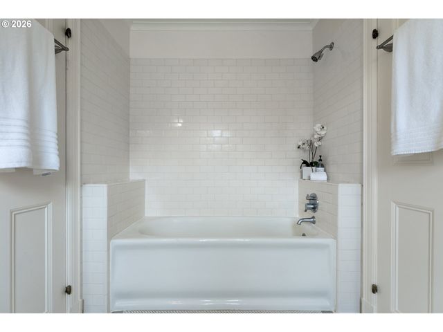 3707 Sw 52ND Pl 7, Portland, OR 97221