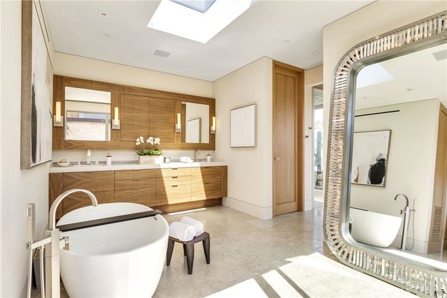 1231 Dolphin, Corona Del Mar, CA 92625