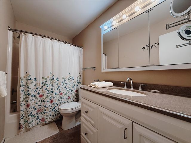106 Spring Lake Court 201, Vero Beach, FL 32962