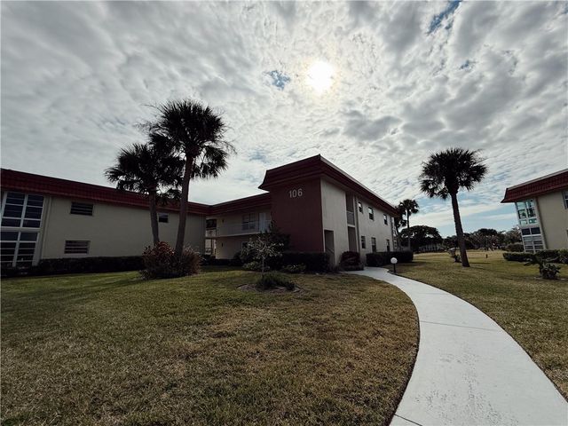 106 Spring Lake Court 201, Vero Beach, FL 32962
