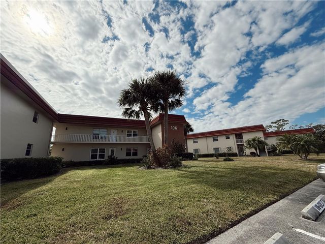 106 Spring Lake Court 201, Vero Beach, FL 32962