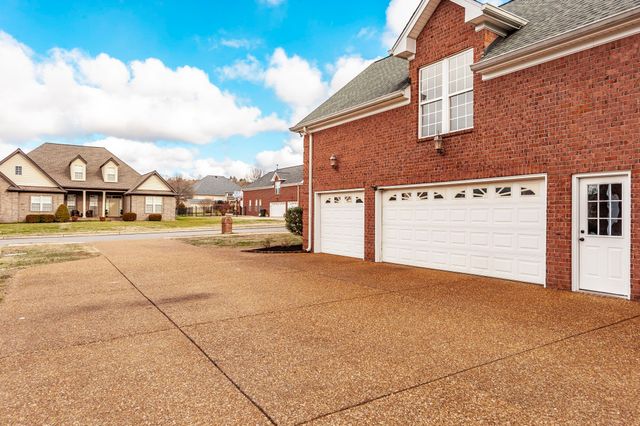 1021 Pittman Dr, Gallatin, TN 37066