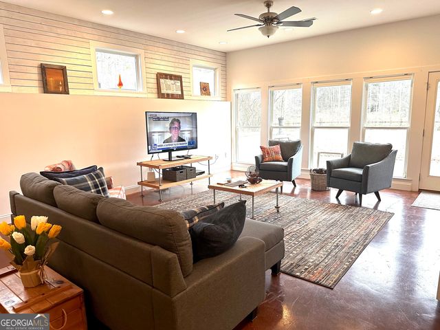 75 Mikes Lane, Sharpsburg, GA 30277