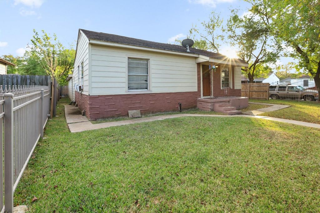 2111 3rd Street, Galena Park, TX 77547
