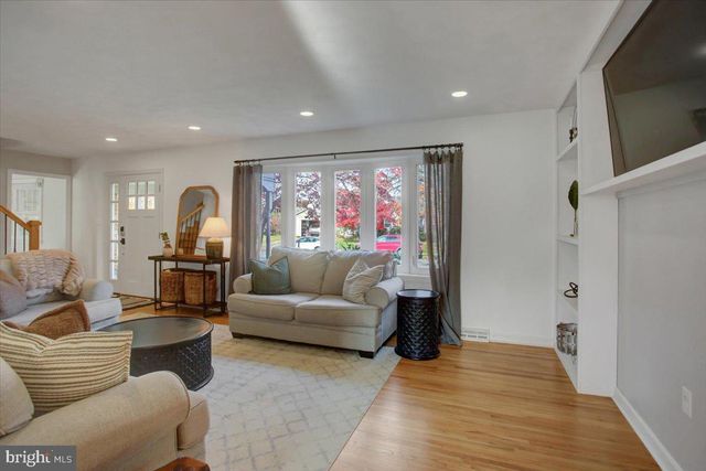 904 ALISON AVE, Mechanicsburg, PA 17055