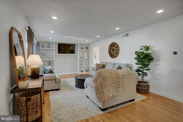 904 ALISON AVE, Mechanicsburg, PA 17055