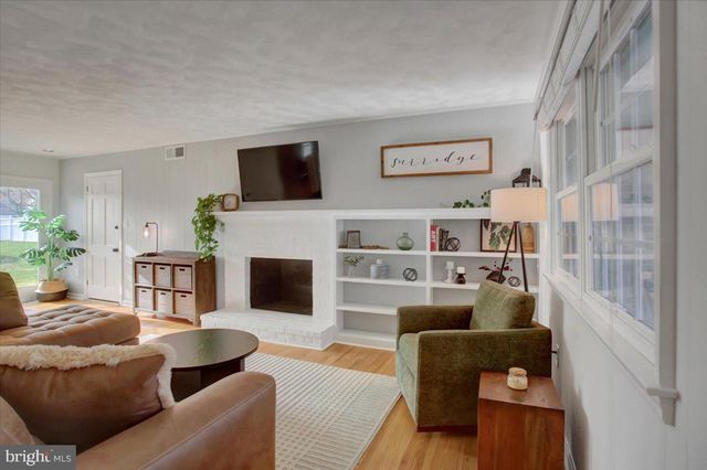 904 ALISON AVE, Mechanicsburg, PA 17055