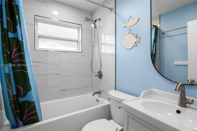 230 NW 39th Ct, Deerfield Beach, FL 33064