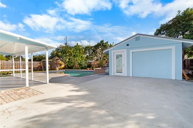 230 NW 39th Ct, Deerfield Beach, FL 33064