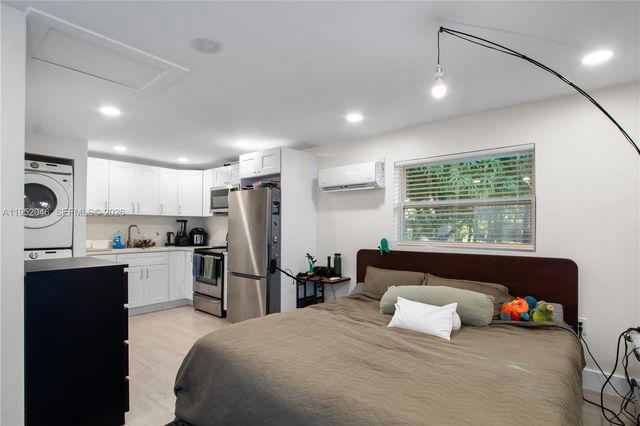 230 NW 39th Ct, Deerfield Beach, FL 33064