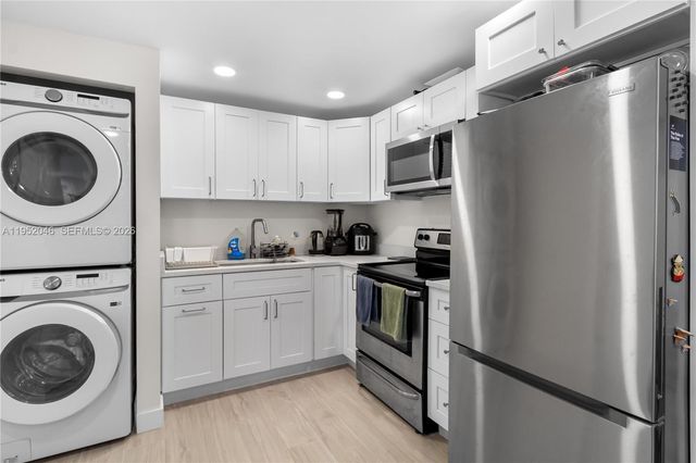 230 NW 39th Ct, Deerfield Beach, FL 33064