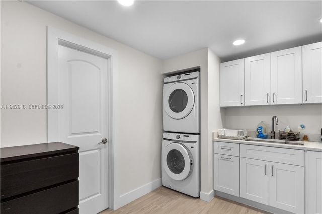 230 NW 39th Ct, Deerfield Beach, FL 33064