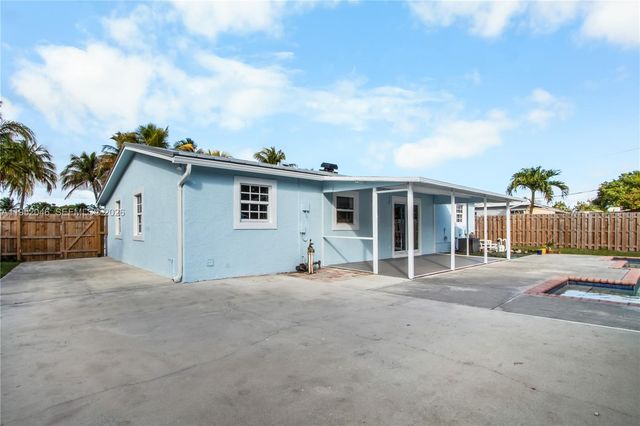 230 NW 39th Ct, Deerfield Beach, FL 33064