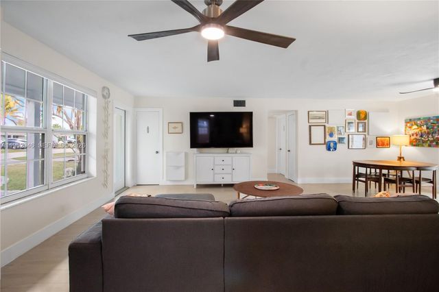 230 NW 39th Ct, Deerfield Beach, FL 33064