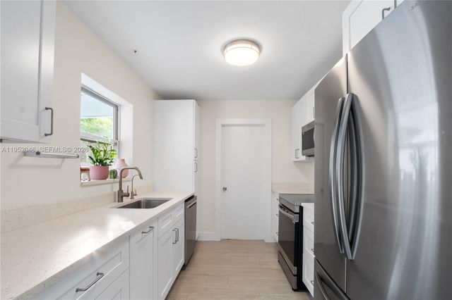 230 NW 39th Ct, Deerfield Beach, FL 33064