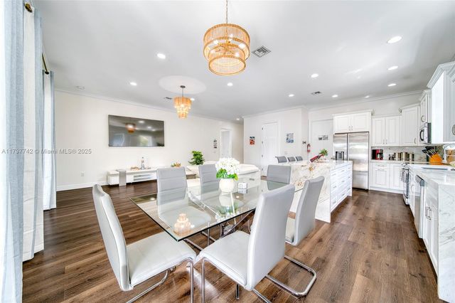 207 SW 11th St, Dania Beach, FL 33004