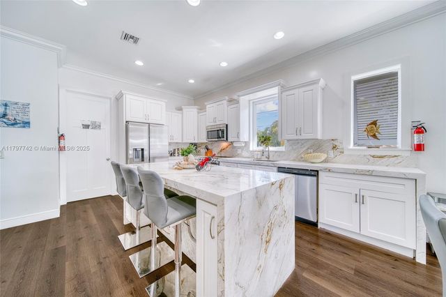 207 SW 11th St, Dania Beach, FL 33004