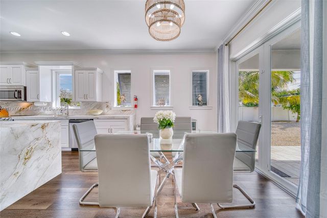 207 SW 11th St, Dania Beach, FL 33004