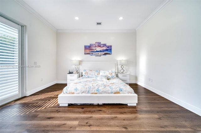 207 SW 11th St, Dania Beach, FL 33004