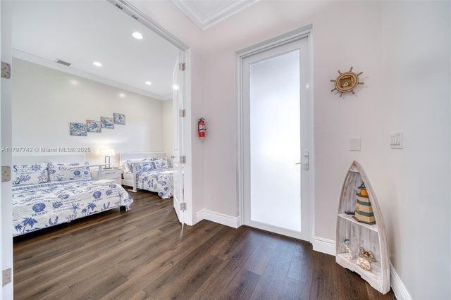 207 SW 11th St, Dania Beach, FL 33004