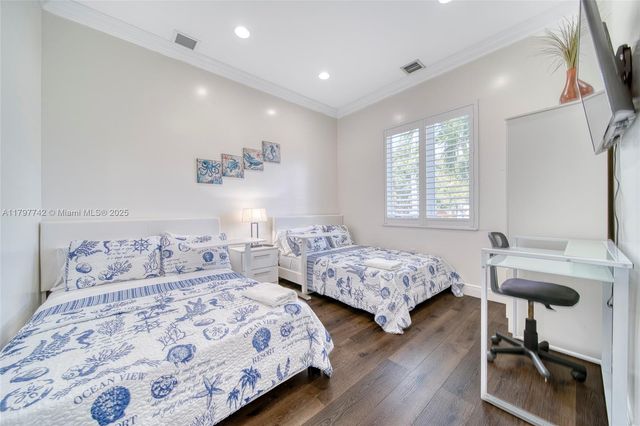 207 SW 11th St, Dania Beach, FL 33004