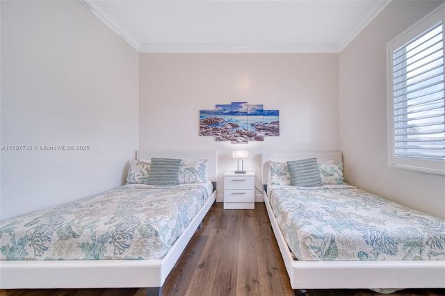 207 SW 11th St, Dania Beach, FL 33004