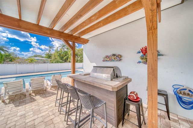 207 SW 11th St, Dania Beach, FL 33004