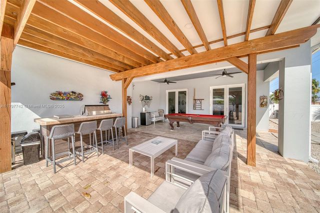 207 SW 11th St, Dania Beach, FL 33004